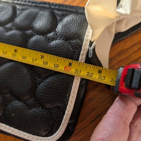 Betsey Johnson Crossbody Purse Black Leather Heart Quilted Gold Chain zip up Bag - Picture 6 of 8